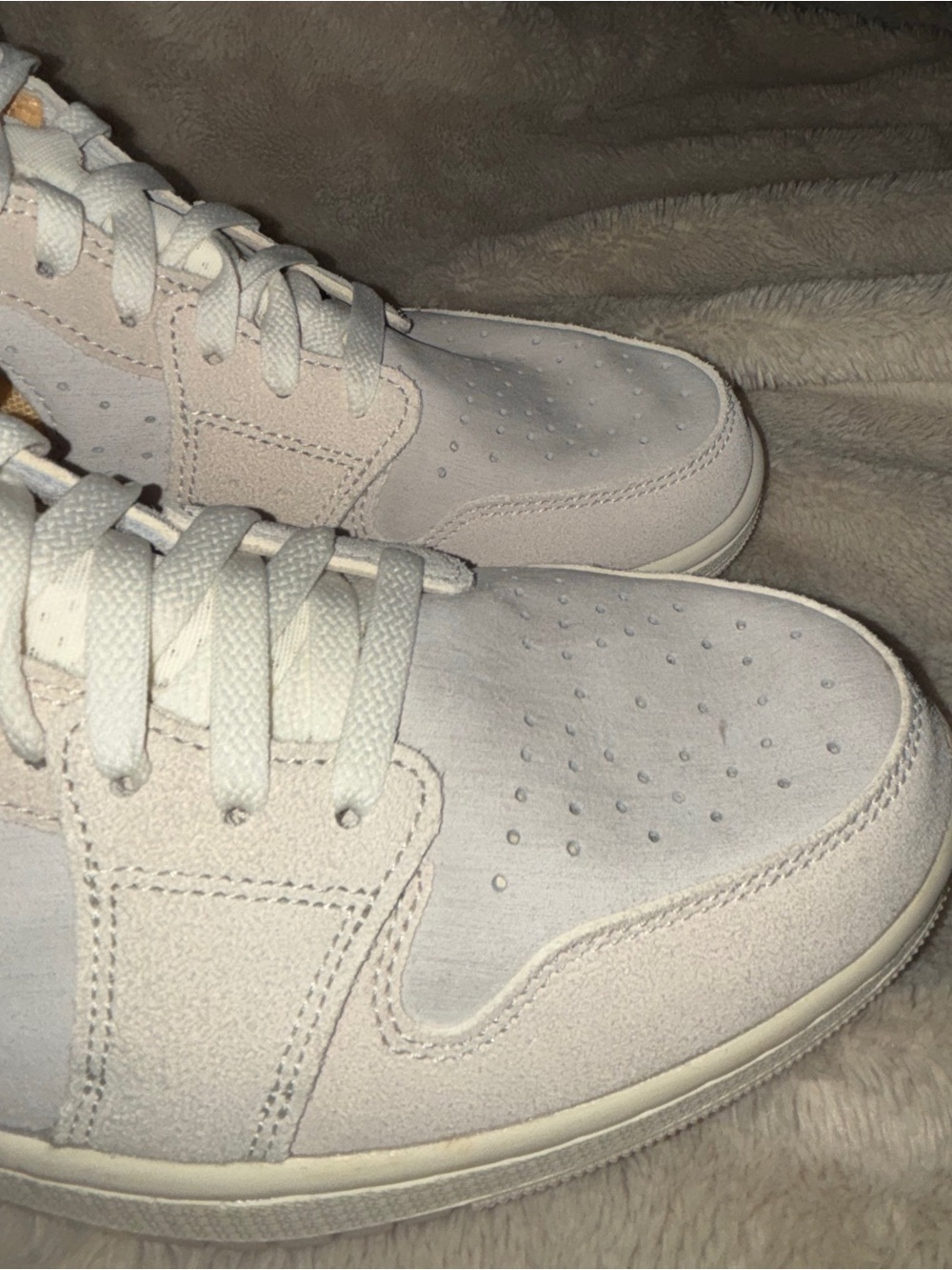 Air Jordan 1 ZM Air CMFT High-Top Sneakers in White with Orange and Blue Accents - Picture 4 of 4
